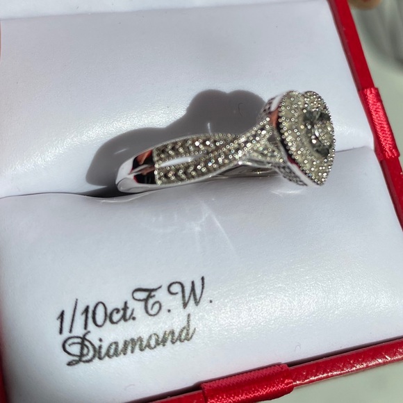 ❤️1/10cttw Diamond Ring SIZE 7 - Picture 3 of 8